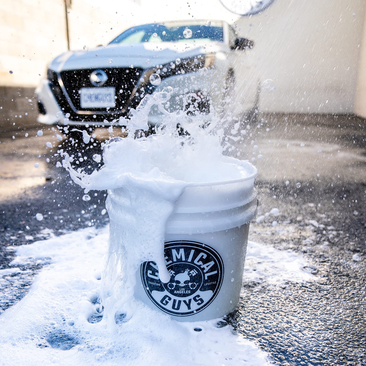 Chemical Guys ACC161 Heavy Duty Smoked Obsidian Black Detailing Bucket (4.5 Gal) and Bucket Lid (for Car Wash, Boat, Truck, RV, Fishing & More)