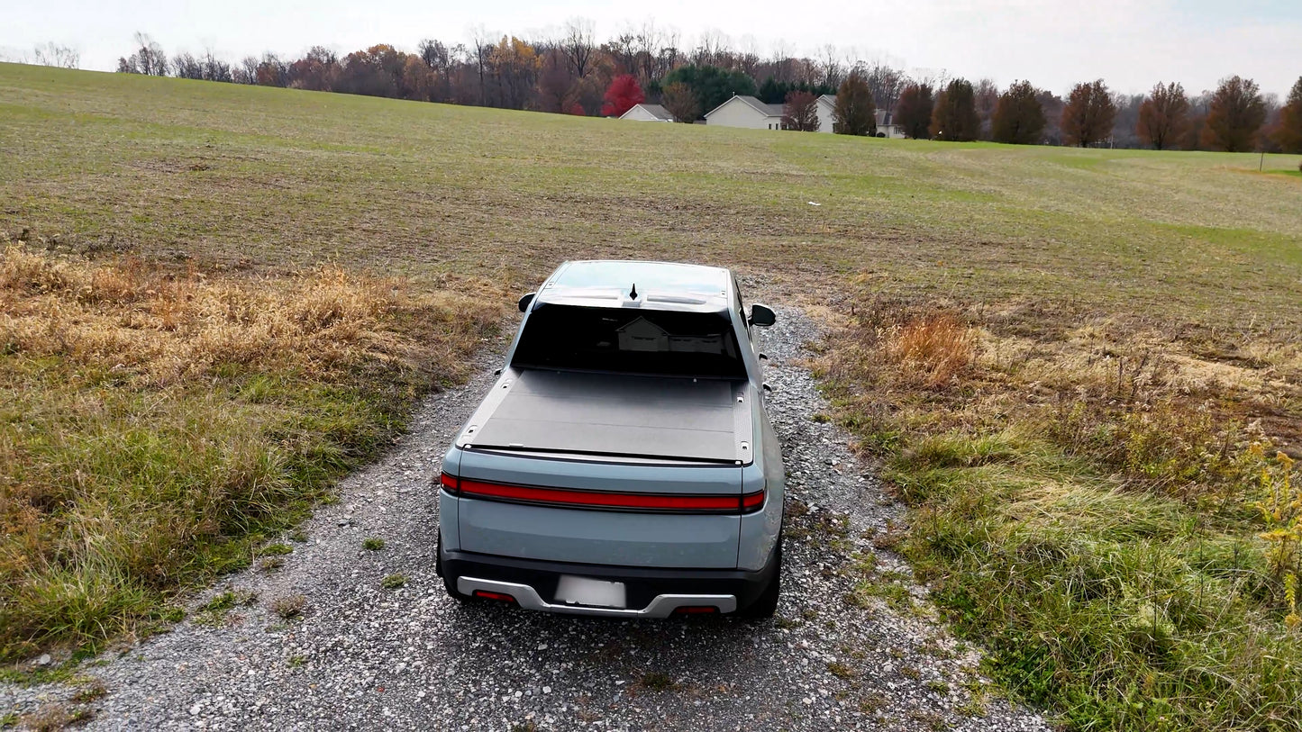 LOMAX TRI-FOLDING FOLDING HARD TONNEAU COVER (R1T)