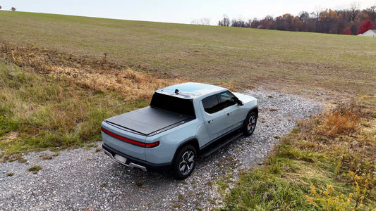 LOMAX TRI-FOLDING FOLDING HARD TONNEAU COVER (R1T)